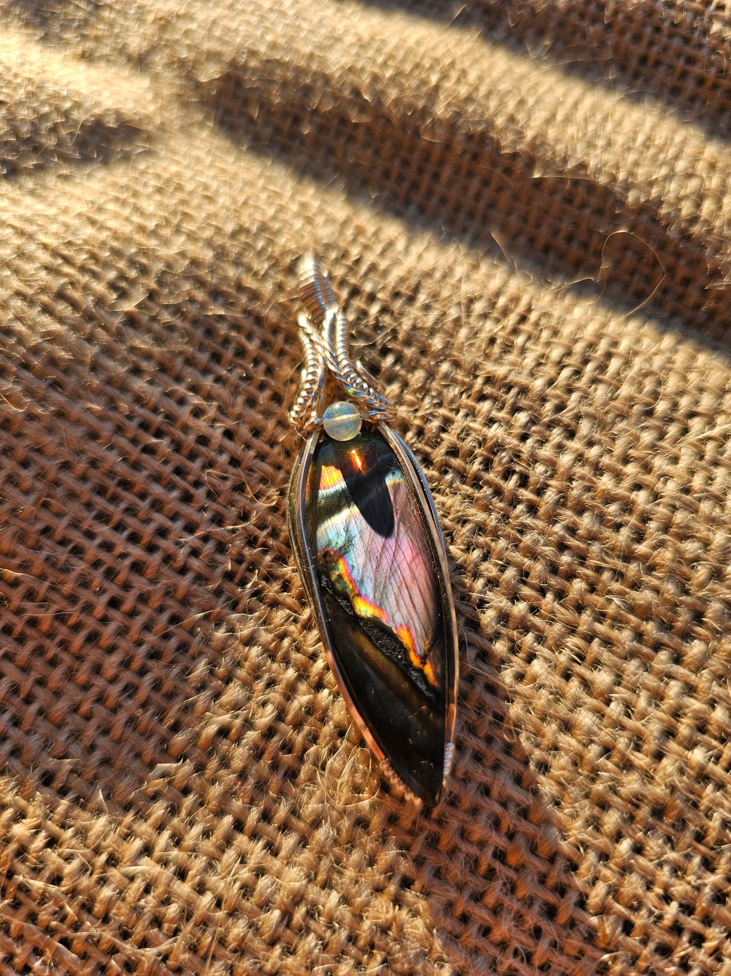 Labradorite with full rainbow flash