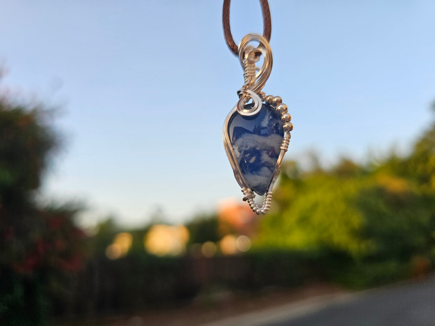 Plume agate doublet